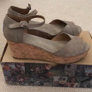 TOMS TAUPE WEDGES SIZE 6